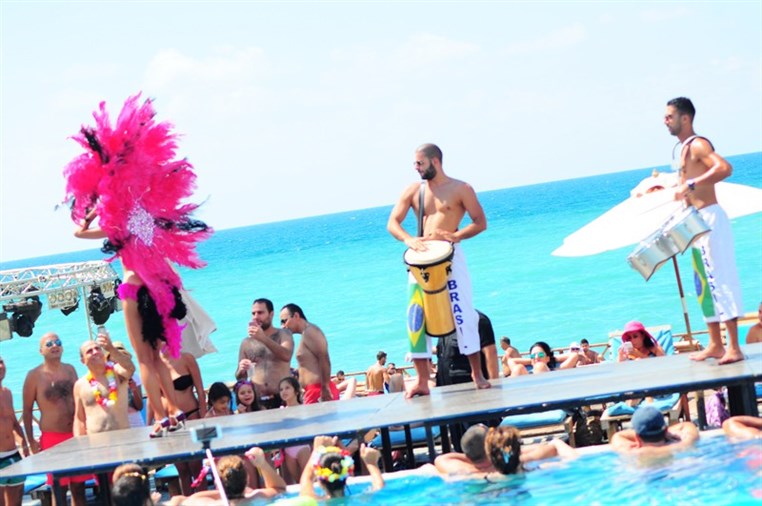 Cyan Sunday Club Lets Carnival